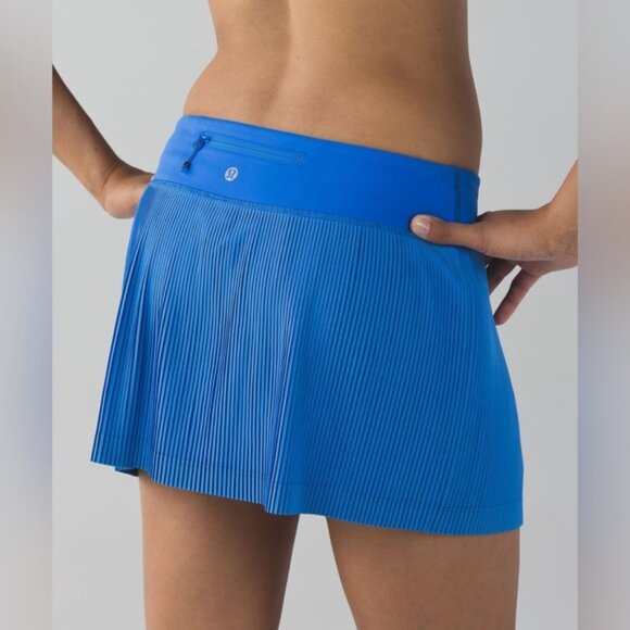 lululemon athletica Dresses & Skirts - Lululemon Pleat To Street Skirt size 4